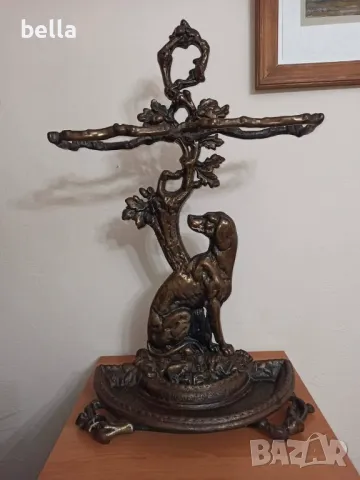 Викторианска чугунена стойка за чадъри с патинирано бронзово покритие, под формата на хрътка 