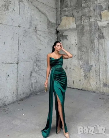 сатенена рокля 