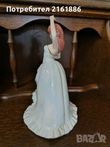 Порцеланова танцьорка със седефен ефект, снимка 4 - Колекции - 52106975