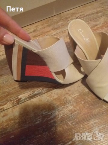 Интересни чехли с платформа от естествена кожа 