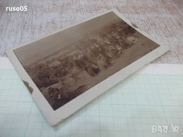 Снимка стара на група в покрайнините на града на излет, снимка 4 - Колекции - 47915836