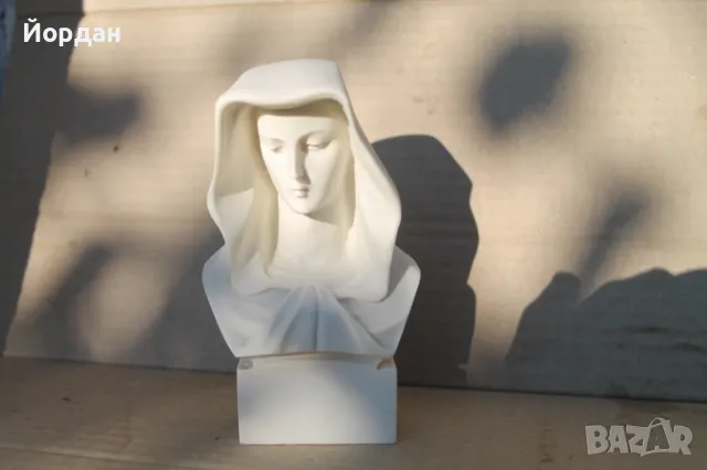 Мадона от алабастър