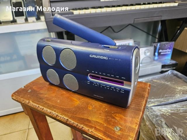 Радио Grundig Music Boy 40 В перфектно техническо и много добро визуално състояние., снимка 3 - Радиокасетофони, транзистори - 52659851