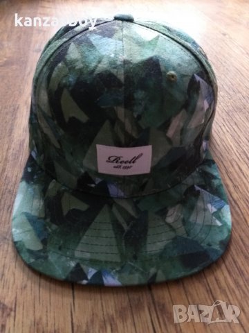reell - страхотна шапка КАТО НОВА, снимка 3 - Шапки - 33138546
