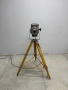 Винтидж индустриален прожектор на дървен статив, снимка 6