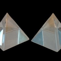 ЛИКВИДАЦИЯ - 2 броя Стъклени Пирамиди  5 х 5 см, снимка 1 - Декорация за дома - 27082897