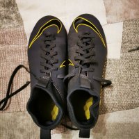 Детски спортни маратонки на фирмата Nike, модел Mercurial, с чорап, номер 36,5, идеално запазени. , снимка 1 - Футбол - 43429450