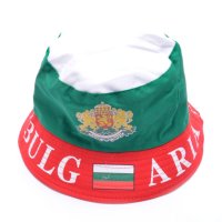 трикольорна  шапка в цветовете на българското знаме с  апликиран герб, снимка 1 - Шапки - 40295923
