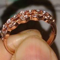Нежен раздвоен пръстен нов 💥💥, снимка 2 - Пръстени - 39878399