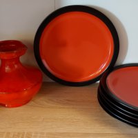 2 броя червени канички и 6 броя червени чинии с черен кант, снимка 1 - Антикварни и старинни предмети - 33110178