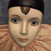 ПИАРО Колекционерска голяма кукла  с порцеланова глава , снимка 4 - Колекции - 33262549