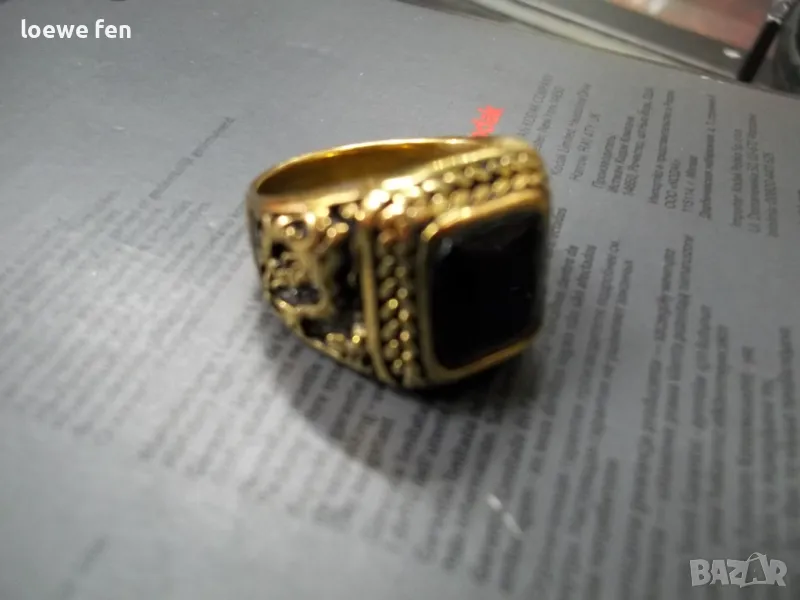 Мъжки пръстен много красив и масивен неръждаема стомана златен цвят позлатен с черен камък !, снимка 1
