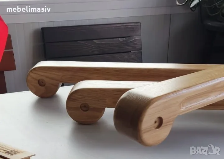  Ръкохватки, парапети, балюстри и первази от масивна дървесина., снимка 1