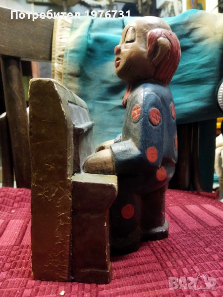 Стара дървена Статуетка, фигура на Клоун свирещ на пияно, снимка 1
