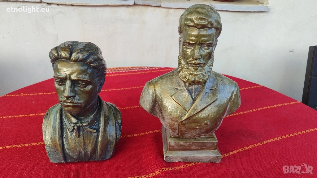 Бюстове на Христо Ботев и Васил Левски , снимка 1