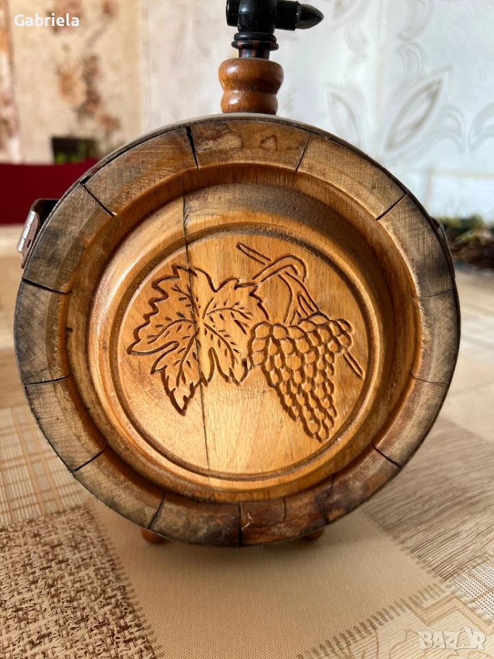 Дървено буренце с дърворезба, снимка 1
