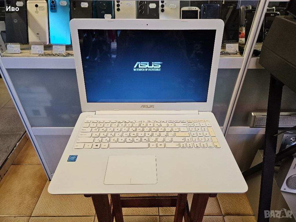 15,6" лаптоп ASUS L502S Преинсталира, готов за употреба. Windows 10 Pro Батерията му държи, с оригин, снимка 1