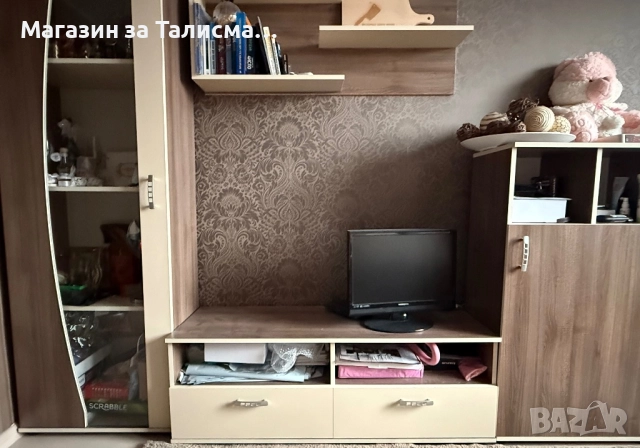 Холна секция с витрина – много запазена, светли цветове, снимка 3 - Секции и витрини - 52901950