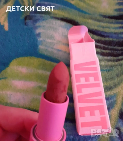 Нови червила и гланцове , снимка 3 - Декоративна козметика - 52436035