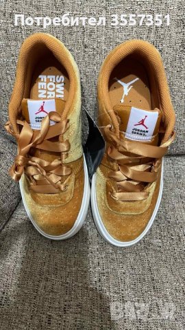 Jordan(велур-дамски)Оригинални маратонки , снимка 2 - Маратонки - 43946677