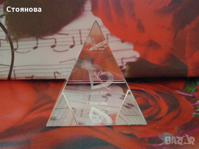 Кристална пирамида "I love you", снимка 6 - Статуетки - 32398130