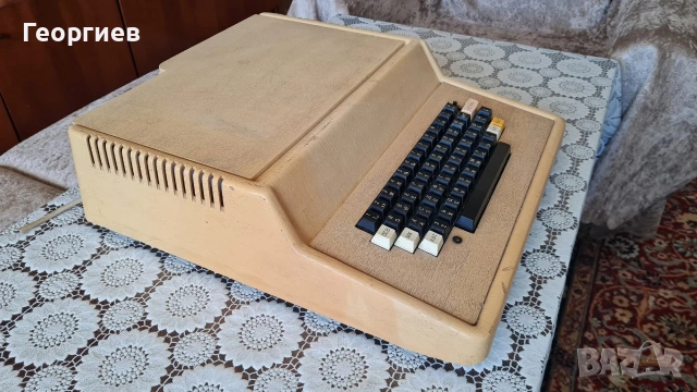 Компютър Правец 82 с контролер за флопи