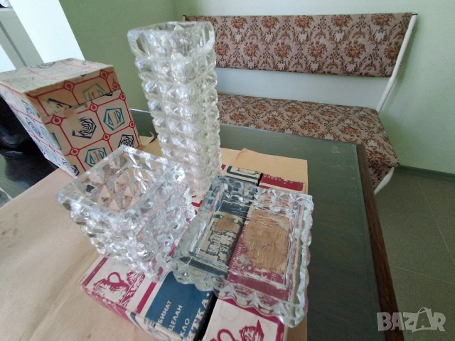 Кристален комплект: Средна ваза, Малка ваза, Пепелник. , снимка 2 - Други стоки за дома - 50915843