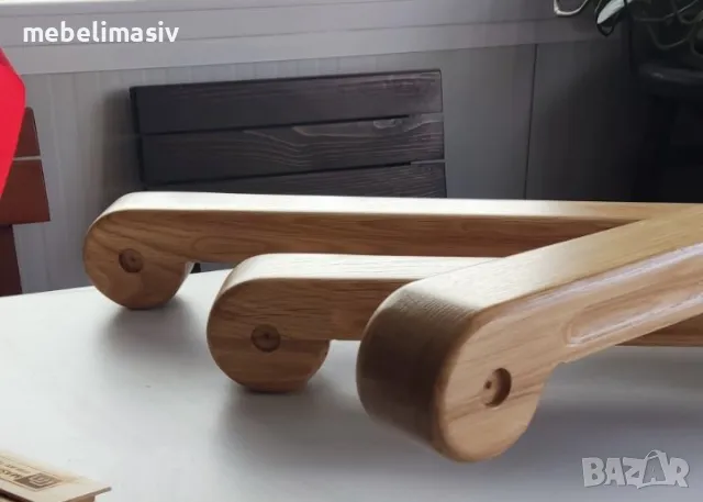  Ръкохватки, парапети, балюстри и первази от масивна дървесина.