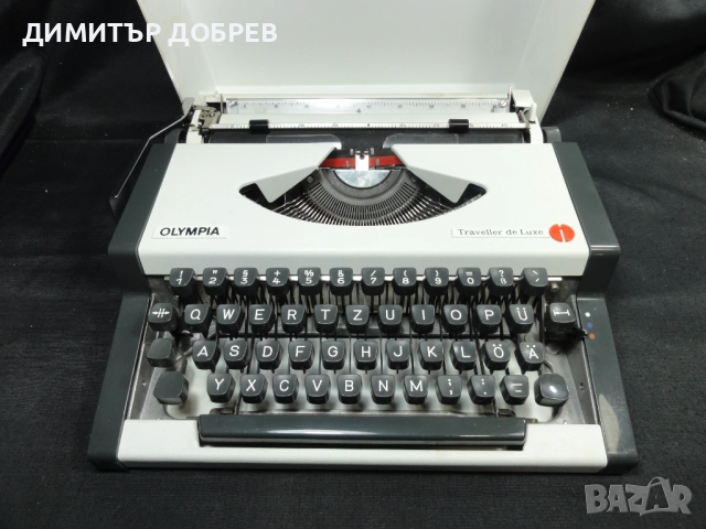 СТАРА РЕТРО ПОРТАТИВНА ПИШЕЩА МАШИНА OLYMPIA TRAVELLER DE LUXE