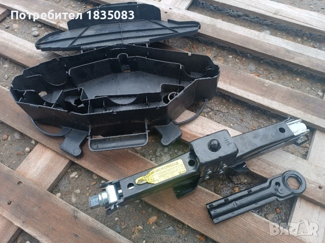 Оригинален крик Renault Trafic, Opel Vivaro, снимка 2 - Аксесоари и консумативи - 50524982