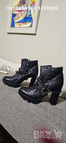 LOVE MOCSHONO Боти