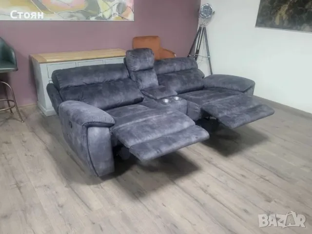Сив диван от плат с конзола за чаши с ръчен релаксиращ механизъм, снимка 9 - Дивани и мека мебел - 49329525