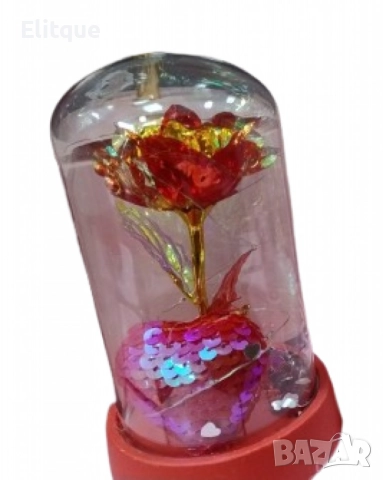 Вълшебна роза под стъклен купол с пайетено сърце и LED светлини, снимка 2 - Подаръци за жени - 52744142