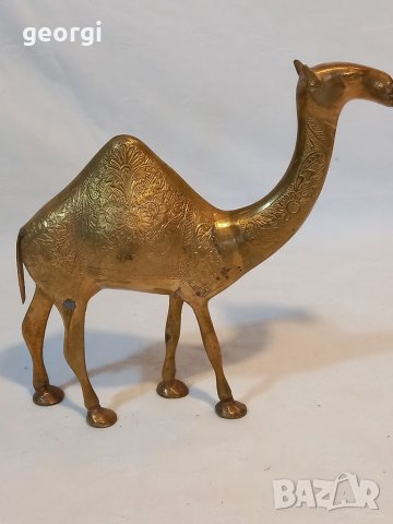 Месингова статуетка камила