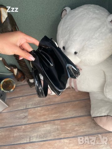 Сладка малка лачена чанта, снимка 5 - Чанти - 37999914