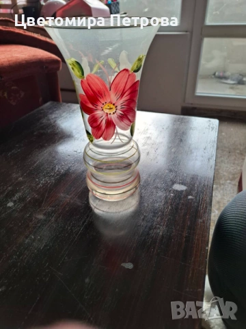 Стъклена ваза