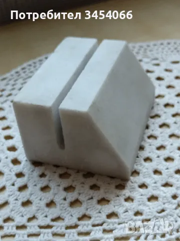 Мраморна поставка за снимки. 