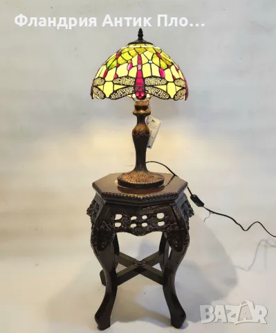 Настолна лампа в стил Тифани – модел „Водно конче“, снимка 4 - Настолни лампи - 49621564