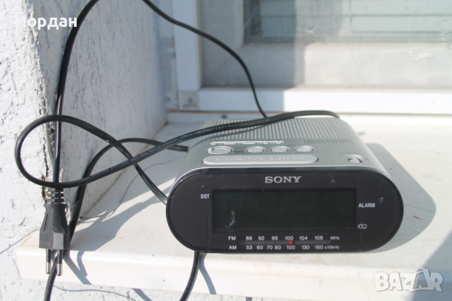 Радио "Sony" с аларма, снимка 1 - Радиокасетофони, транзистори - 44898502