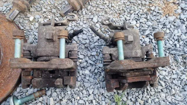 Задни спирачни апарати Фолксваген Голф 5 / Volkswagen Golf V zadni spirachni aparati, снимка 2 - Части - 50314432