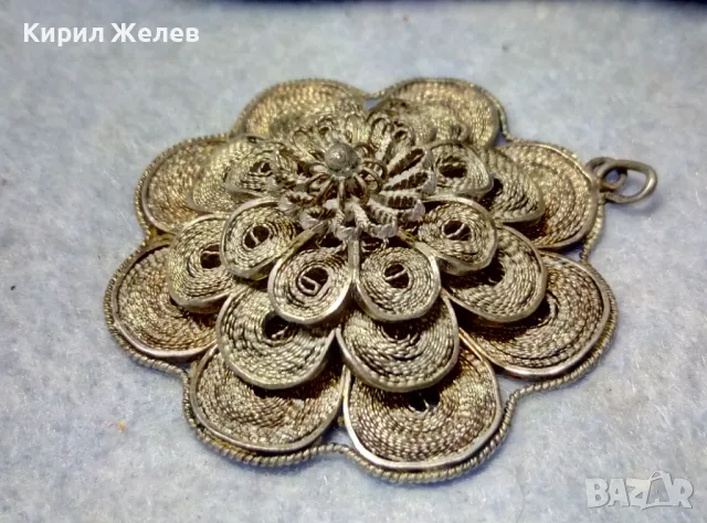 СТАРИНЕН ФИЛИГРАНЕН СРЕБЪРЕН МЕДАЛЬОН ЦВЕТЕ СРЕБРО ВИСОКА ПРОБА с ВЪРТЯЩИ се ФЛОРАЛНИ ЕЛЕМЕНТИ 25292, снимка 3 - Антикварни и старинни предмети - 49886635