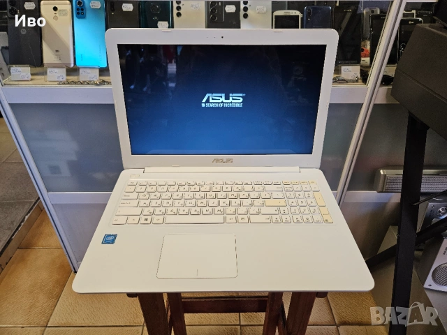 15,6" лаптоп ASUS L502S Преинсталира, готов за употреба. Windows 10 Pro Батерията му държи, с оригин