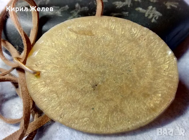 ОЧАРОВАТЕЛЕН СТАР ФЛОРАЛЕН ВИНТИДЖ МЕДАЛЬОН СИНТЕТИЧА Арт СМОЛА с ВЕЛУРЕНО ШНУРЧЕ 48759, снимка 10 - Колиета, медальони, синджири - 48828228