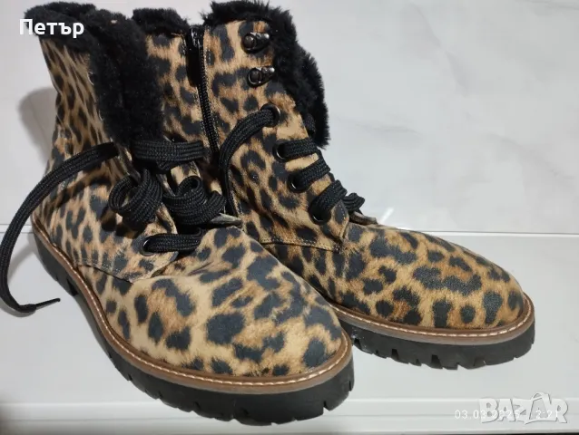 Продавам дамски боти.