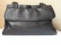дамска чанта кожена в черен цвят, снимка 1 - Чанти - 38903434