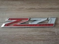 Chevrolet Z71 Offroad сребристо с червено емблема, снимка 1