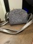 Дамска чанта в сребрист цвят, снимка 1 - Чанти - 43164079