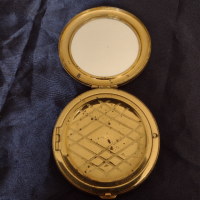 Старинно  огледалце-пудриера, снимка 7 - Антикварни и старинни предмети - 36465541