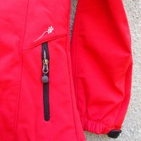 Продавам дамско червено пролетноесенно яке софт шел The North Face, снимка 10 - Якета - 28055546