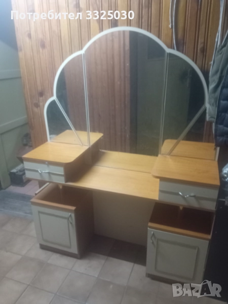 Тоалетка в отлично състояние, снимка 1